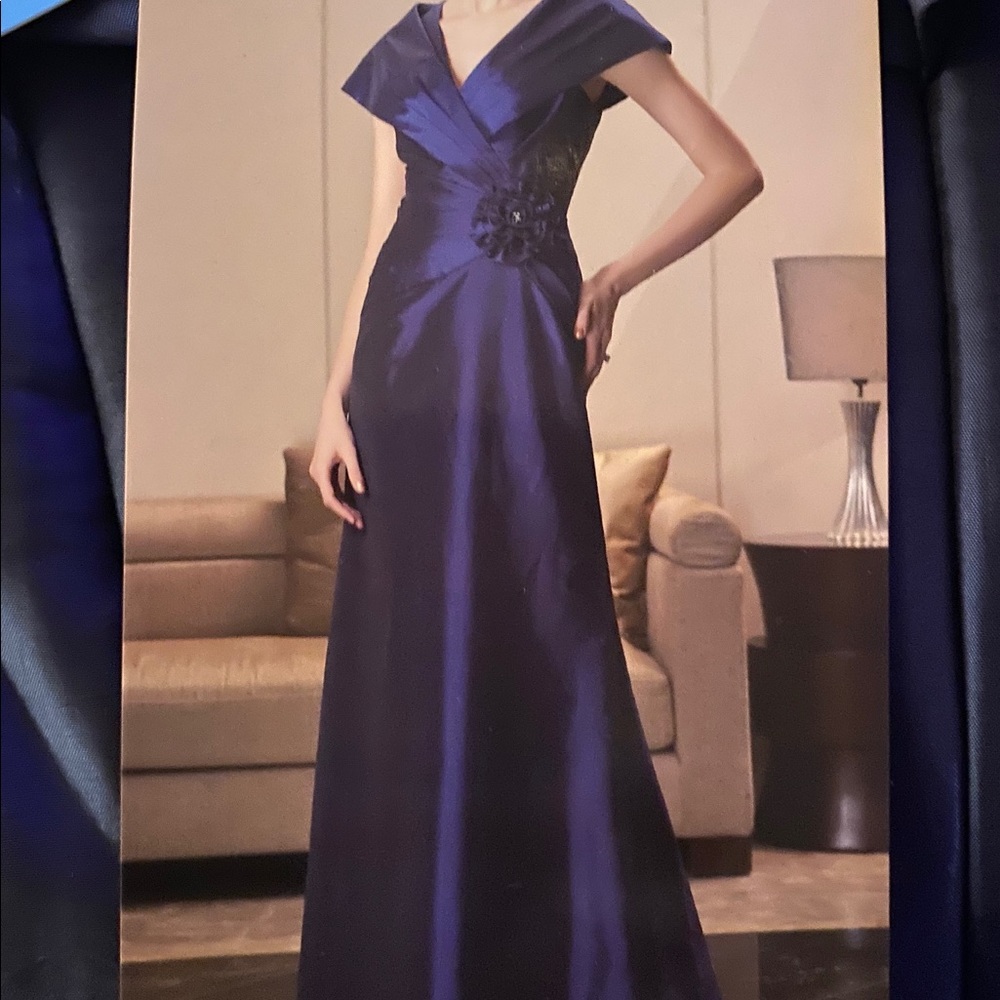 Woman’s Jade formal wear